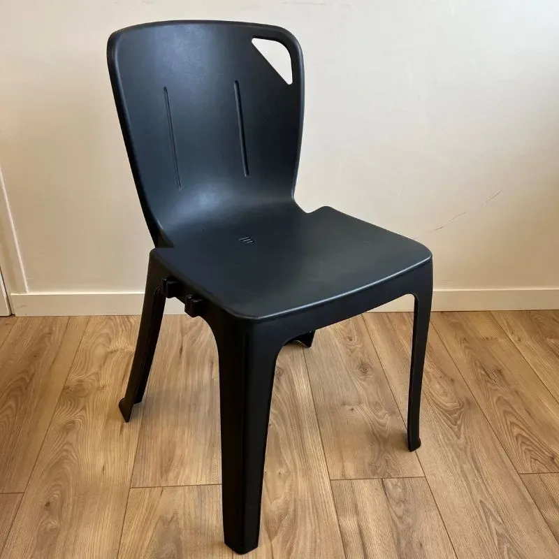 chaise monobloc empilable grise