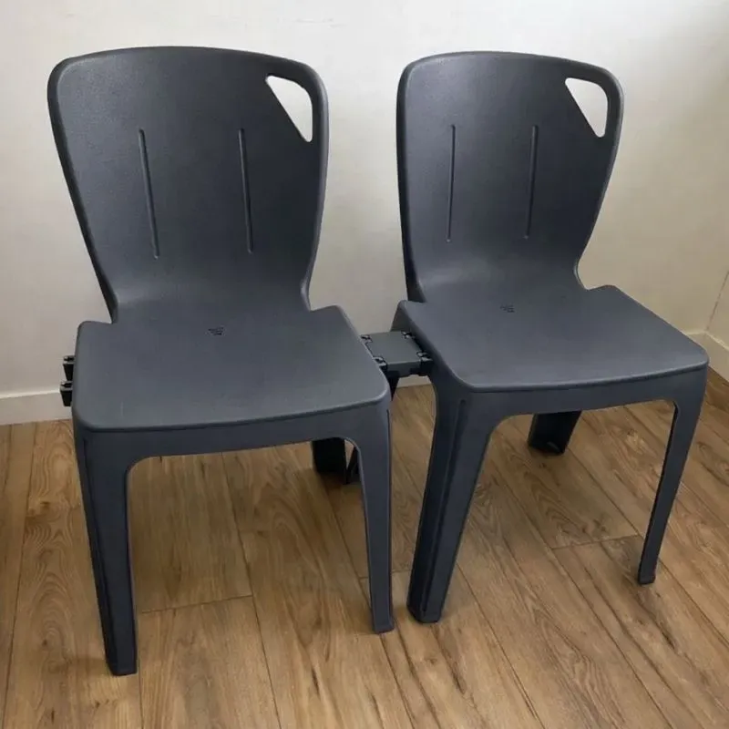 chaise monobloc empilable grise