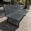 banc extérieur en métal ajouré gris