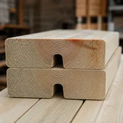 Lames en bois de pin pour banc