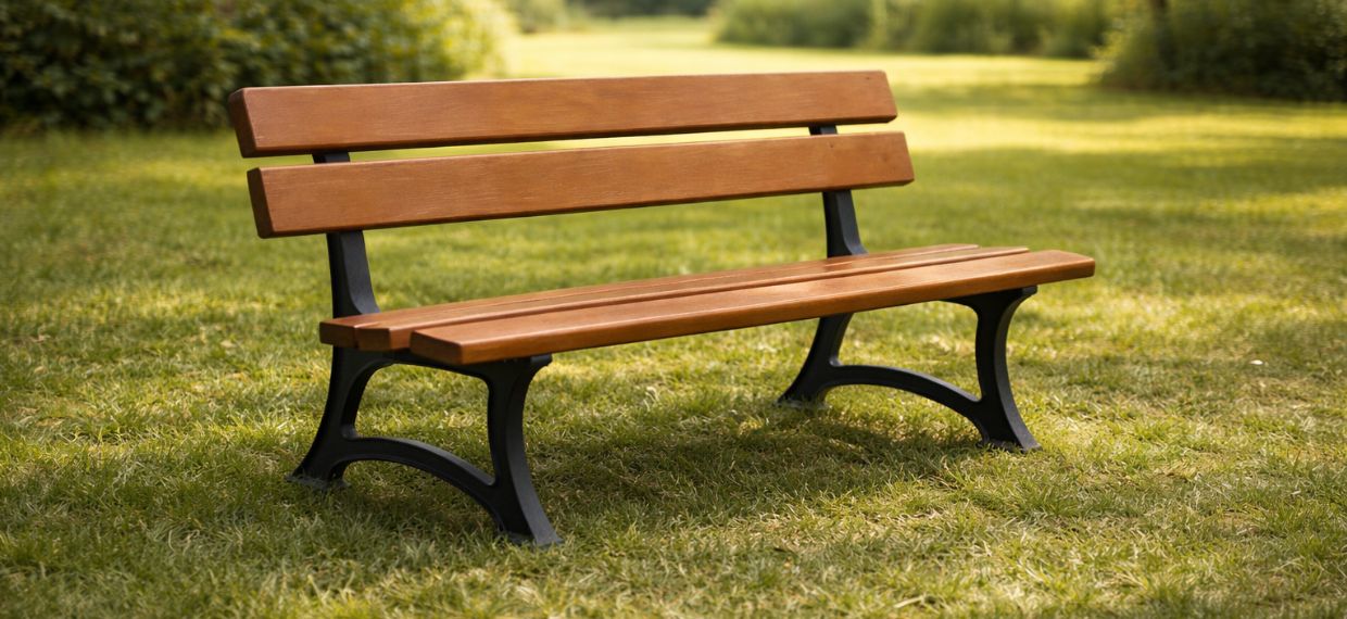 banc public en bois exotique et fonte