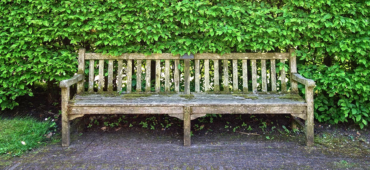 entretien banc public en bois