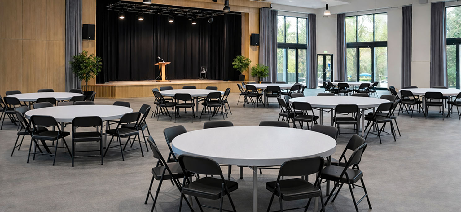 tables pliantes rondes avec chaises collectivités