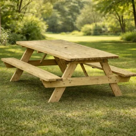 Mobilier urbain en bois : comparatif entre le bois exotique et le pin du Nord