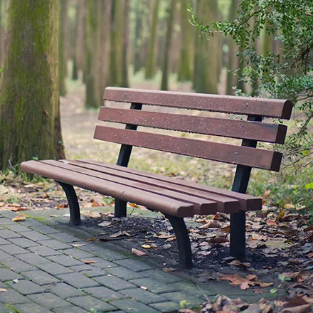 Mobilier urbain en bois : comment l'entretenir ?